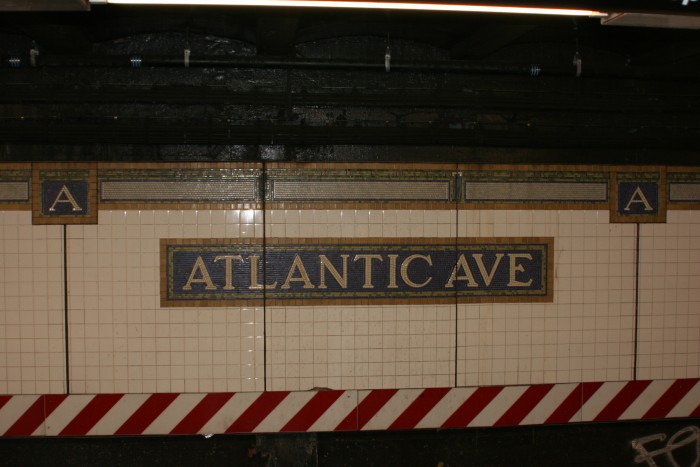 002NYC_Subway_Atlantic_Ave_Station_tile